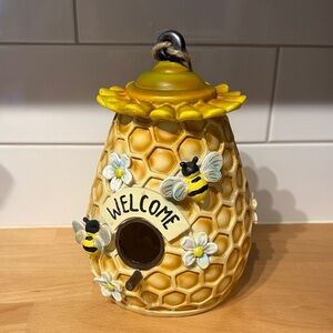 Honeycomb Bee Welcome Birdhouse | Brand New